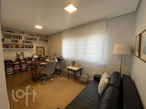 Image 31 - 831024