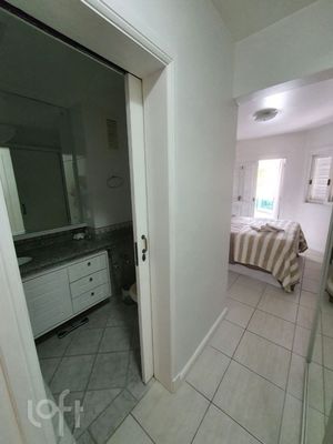 Image 34 - 831063