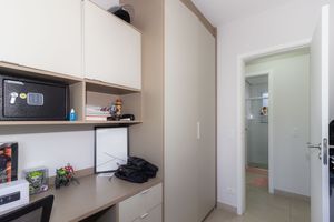 Image 19 - 831085