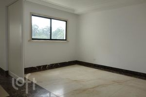 Image 3 - 831093