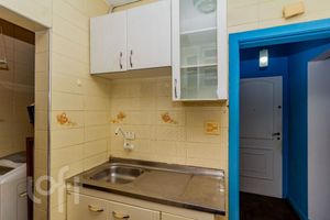 Image 9 - 831112