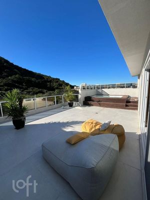 Image 8 - 831338