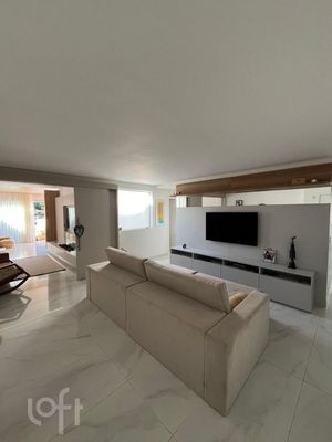 Image 9 - 831338