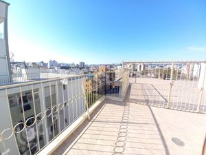 Image 32 - 831348