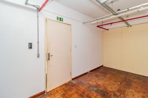 Image 20 - 831529