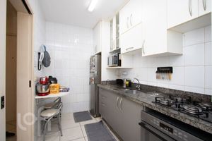 Image 12 - 831781