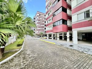 Image 19 - 831781
