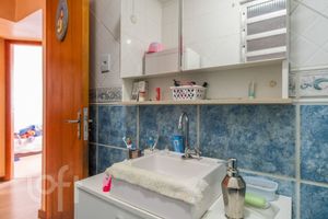 Image 21 - 831798