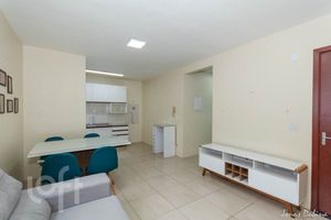 Image 3 - 831821