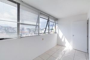 Image 4 - 831849