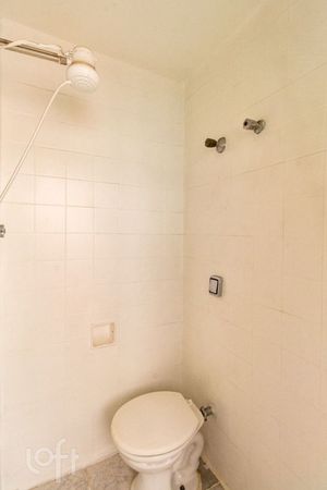 Image 18 - 831879