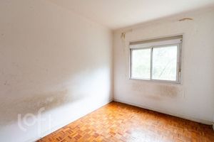 Image 8 - 831879