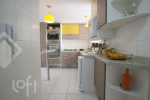 Image 11 - 831914