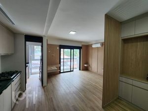 Image 15 - 832025