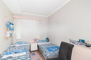 Image 35 - 832033