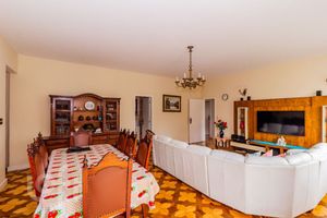 Image 1 - 832070