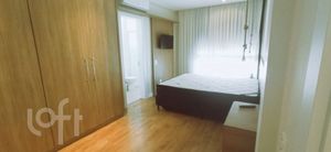 Image 18 - 832072