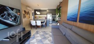 Image 4 - 832099