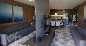 Image 3 - 832099