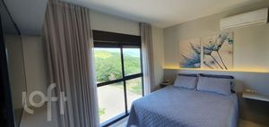Image 9 - 832099