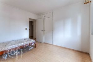 Image 9 - 832131