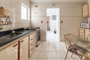 Image 4 - 832131