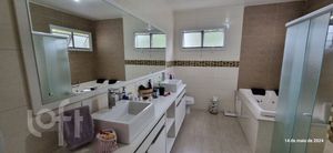 Image 19 - 832163