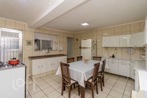 Image 17 - 832231