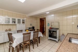 Image 15 - 832231