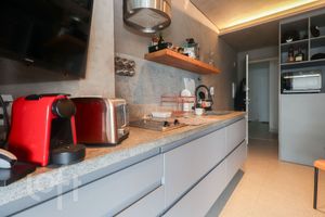 Image 6 - 832299
