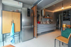 Image 8 - 832299