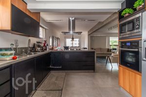 Image 17 - 832374