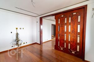 Image 9 - 832687