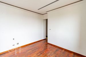 Image 21 - 832687