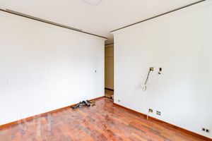 Image 31 - 832687