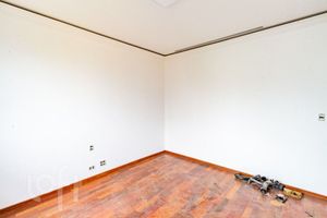 Image 32 - 832687
