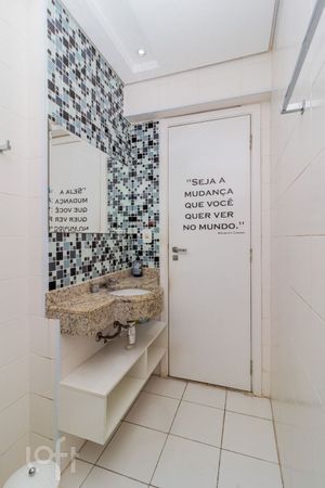 Image 32 - 832774