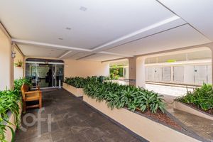 Image 27 - 832778