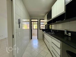 Image 7 - 832842