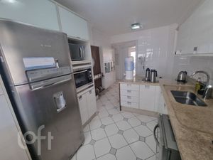 Image 11 - 832843