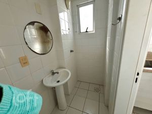 Image 32 - 832843