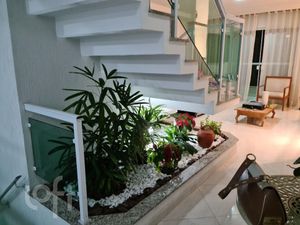 Image 0 - 832846