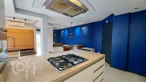 Image 21 - 832852