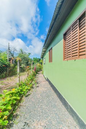 Image 19 - 832898