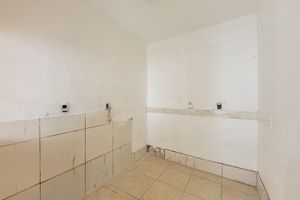 Image 8 - 832905
