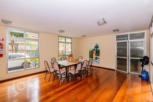 Image 37 - 832918