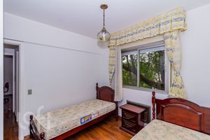 Image 7 - 832918