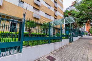 Image 33 - 832918