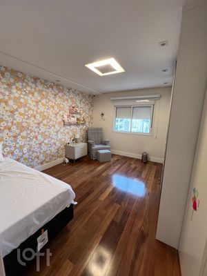 Image 13 - 832919