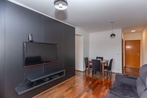 Image 4 - 832999